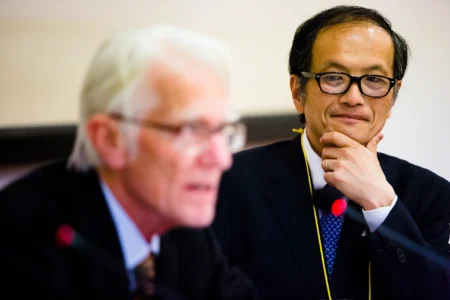 Professor Arthur J.A.A. Stockwin of the University of Oxford and Jun Arima, Director General of JETRO London, discuss Japan’s emerging defence and international relations posture at The European Conference on the Social Sciences (ECSS) in Brighton, UK. Arthur Stockwin and Jun Arima at ECSS Brighton, UK